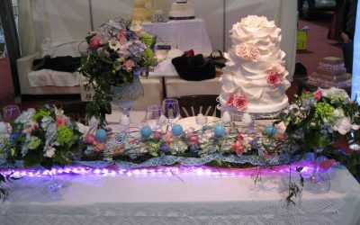 Kis esküvő, kis násznép, elegáns torta